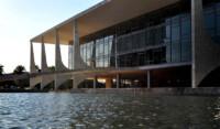 O espelho d'água do Palácio do Planalto.